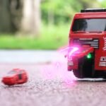 Interaktyvus gaisrinis automobilis su ištraukiamomis kopėčiomis ir vandens patranka