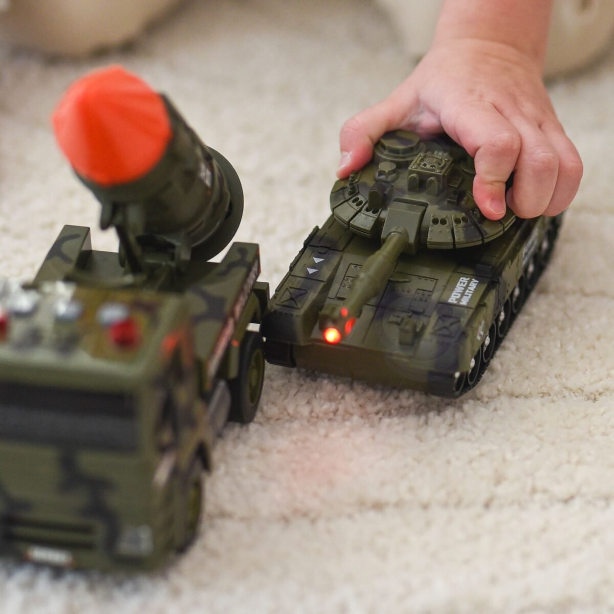 Karinės mašinėlės su raketų paleidimo sunkvežimiais, 4 dalių – Paveikslėlis 10