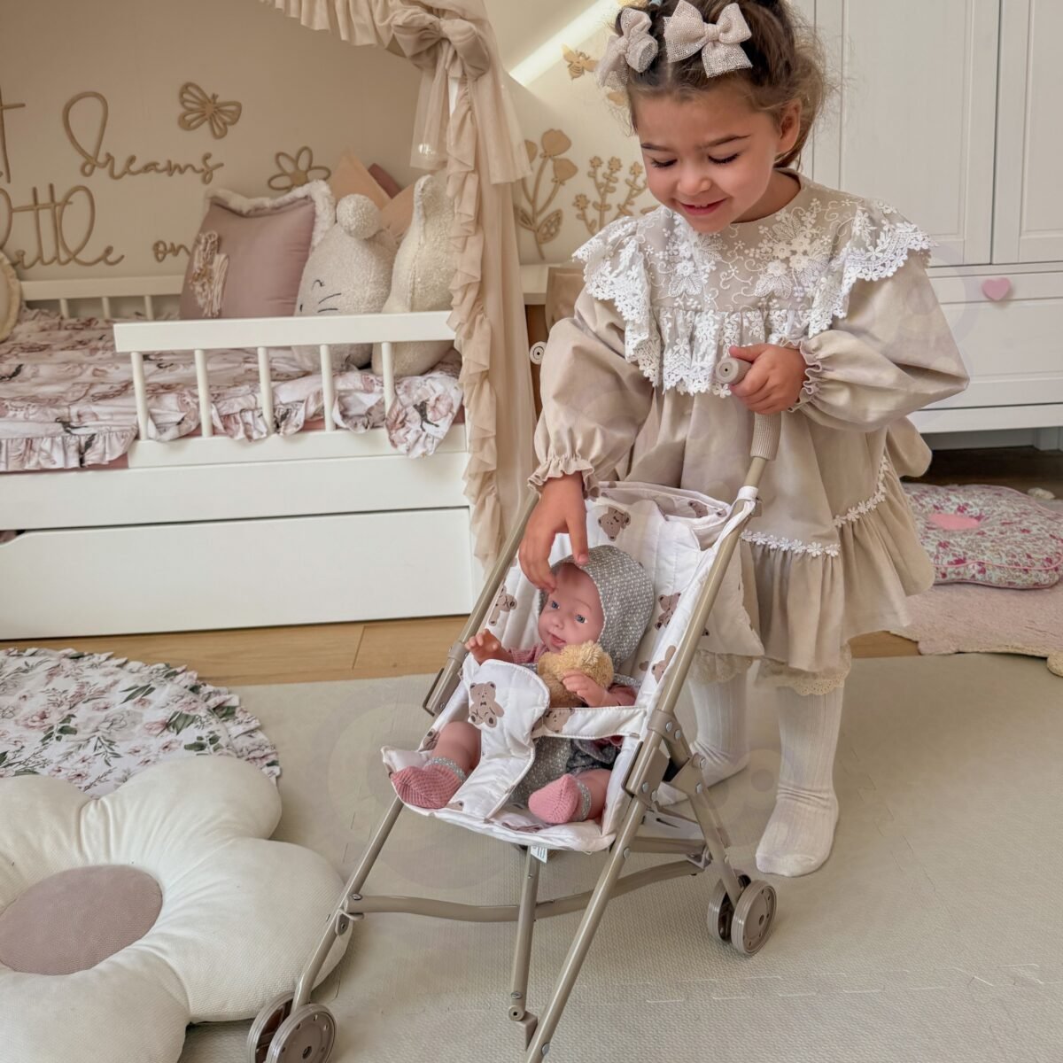 Klasikinis lėlių vežimėlis su meškiukų raštais – Paveikslėlis 2