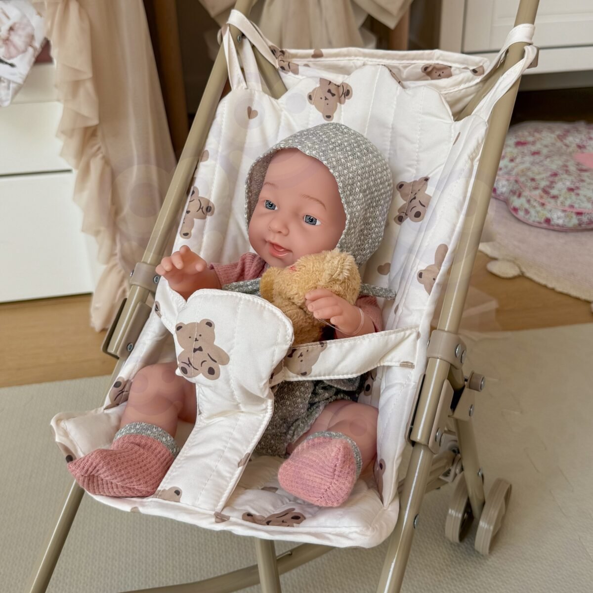 Klasikinis lėlių vežimėlis su meškiukų raštais – Paveikslėlis 3