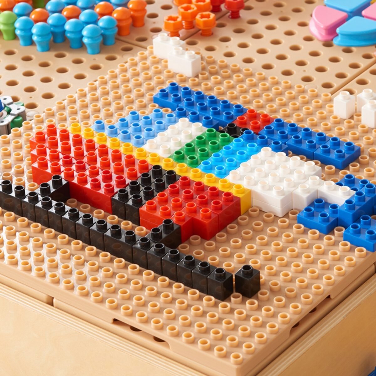 Konstravimo kaladėlių STEAM rinkinys su 4 tvirtinimo plokštelėmis, 135 detalės – Paveikslėlis 3