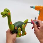 Konstruojamas dinozauras su elektriniu suktuvu