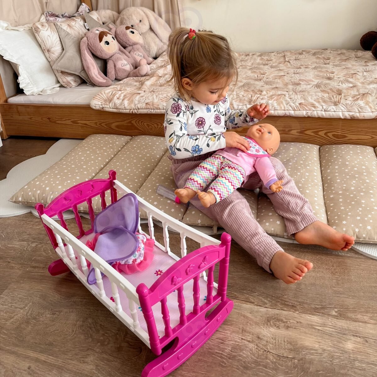 lopšeliu ir priedais