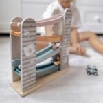 Medinė automobiliukų nusileidimo trasa su keturiomis mašinėlėmis – Paveikslėlis 7