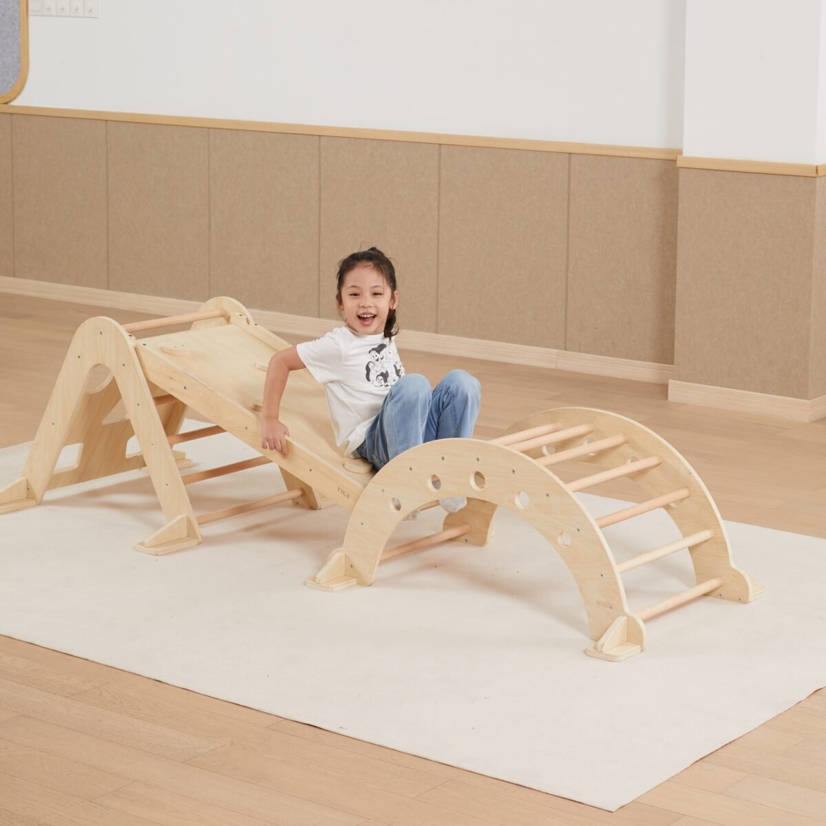 Medinė dvipusė čiuožykla su laipiojimo sienele – Paveikslėlis 8