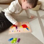Medinė edukacinė rankų dėlionė skaičiavimui ir spalvų atpažinimui – Paveikslėlis 2