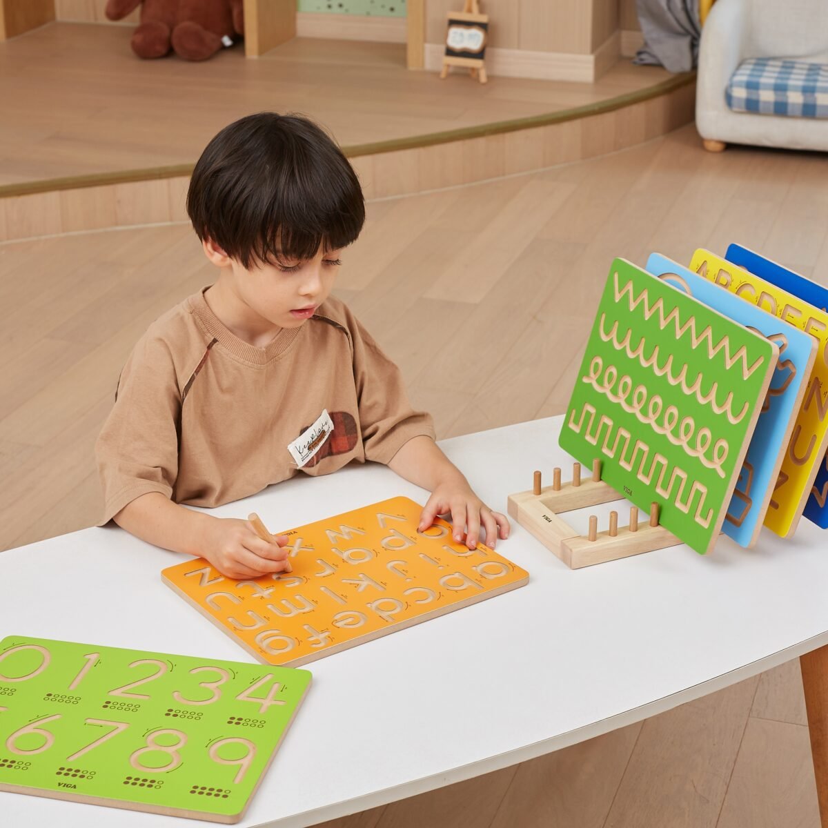 Medinė grafomotorinė lentelė mažosioms raidėms – Paveikslėlis 3