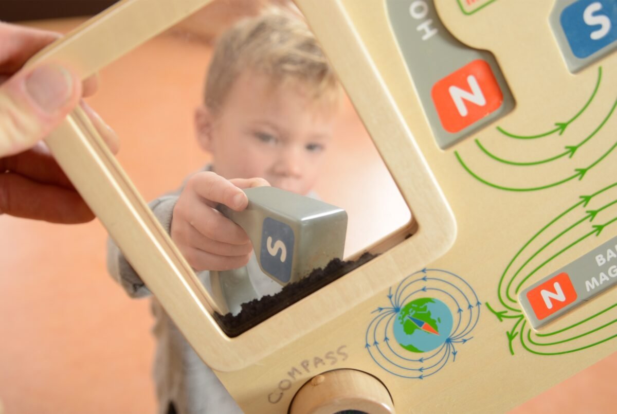 Medinė magnetinė edukacinė lenta su kompasu Montessori – Paveikslėlis 2