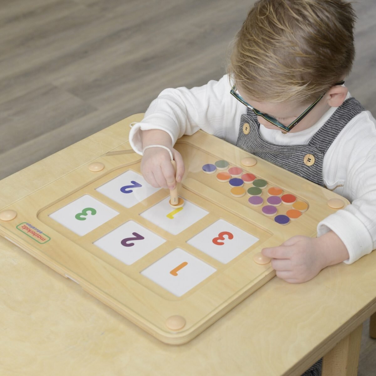 Medinė magnetinė lenta su skaičių ir spalvų labirintu – Paveikslėlis 2