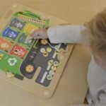 Medinė magnetinė rūšiavimo lenta-šiukšliavežė Montessori
