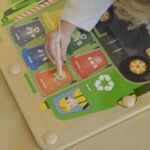 Medinė magnetinė rūšiavimo lenta-šiukšliavežė Montessori