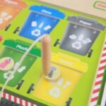 Medinė magnetinė rūšiavimo lenta-šiukšliavežė Montessori