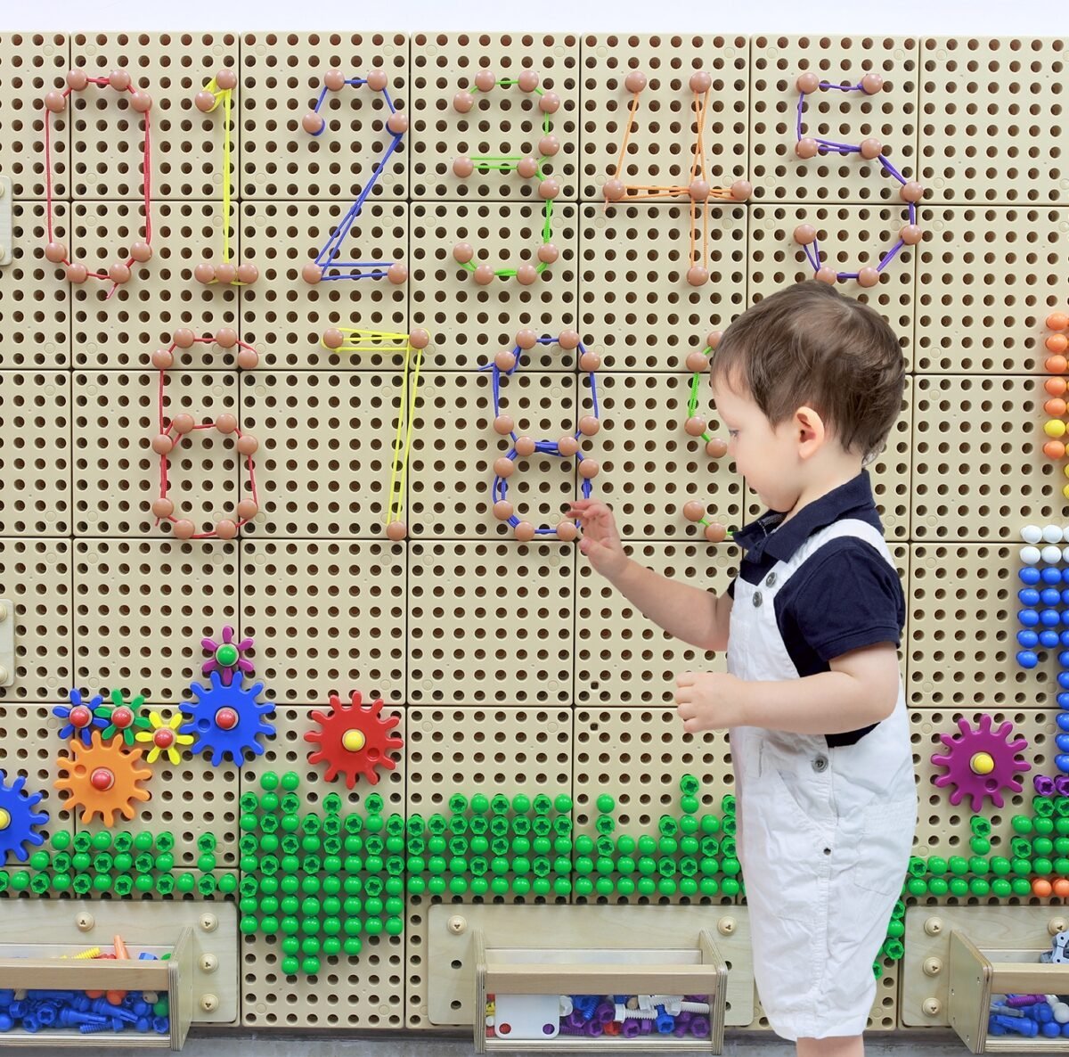 Medinė namelio formos STEAM lenta XXL ant ratukų su priedais – Paveikslėlis 3