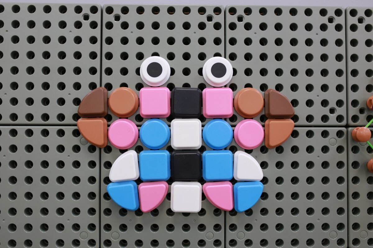 Medinė namelio formos STEAM lenta XXL ant ratukų su priedais – Paveikslėlis 5