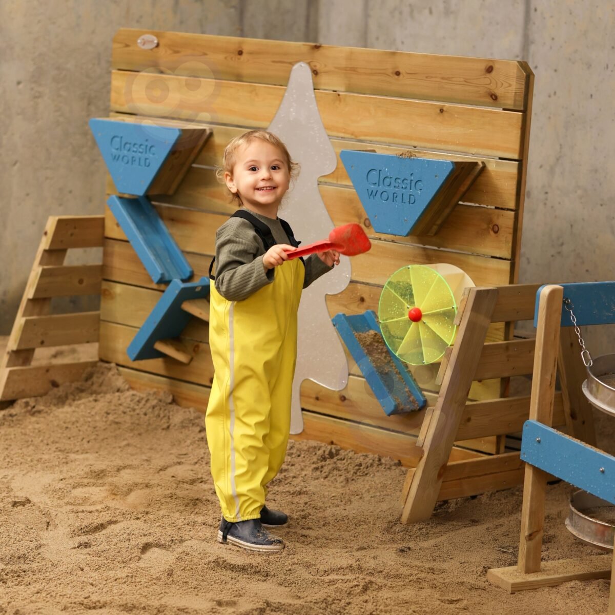 Medinė smėlio žaidimų sienelė su suoliuku – Paveikslėlis 4