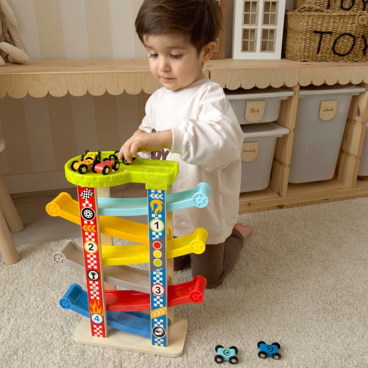 Medinė spalvota mašinėlių trasa su čiuožykla – Paveikslėlis 2