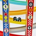 Medinė spalvota mašinėlių trasa su čiuožykla – Paveikslėlis 12