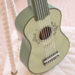 Medinė vintažinė gitara vaikams – Paveikslėlis 5