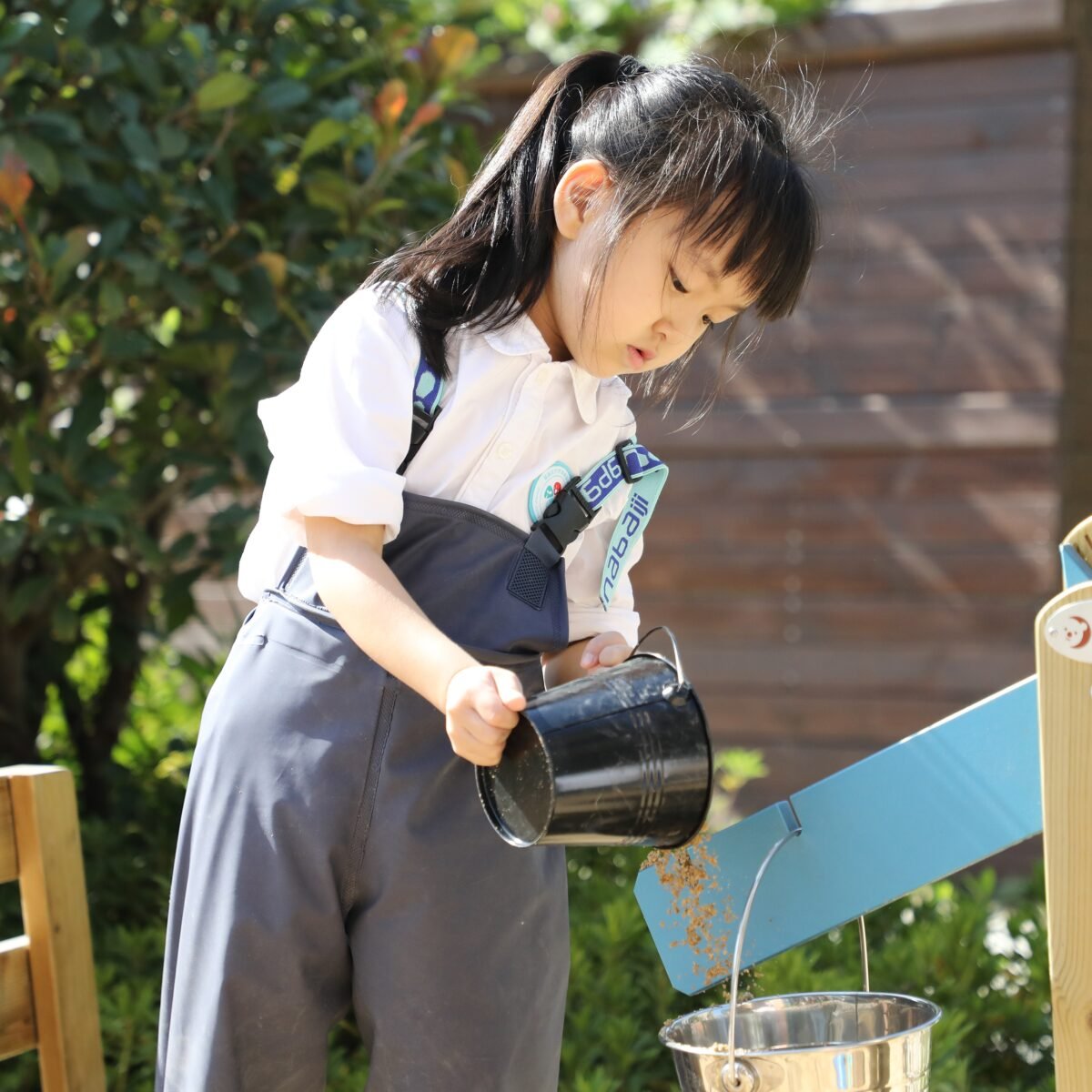 Medinės balansinės svarstyklės smėlio dėžei – Paveikslėlis 2