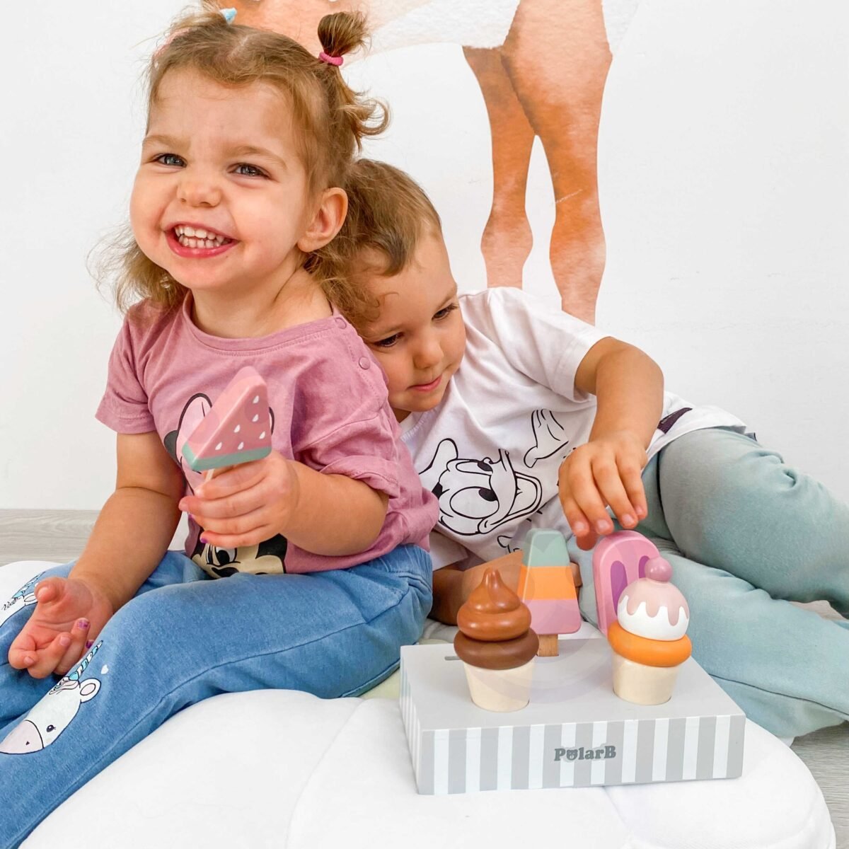 Medinis 5 dalių ledų ant pagaliukų rinkinys su stovu – Paveikslėlis 3