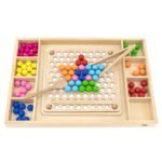 Medinis Montessori žaidimas spalvų ir raštų derinimui su įrankiais