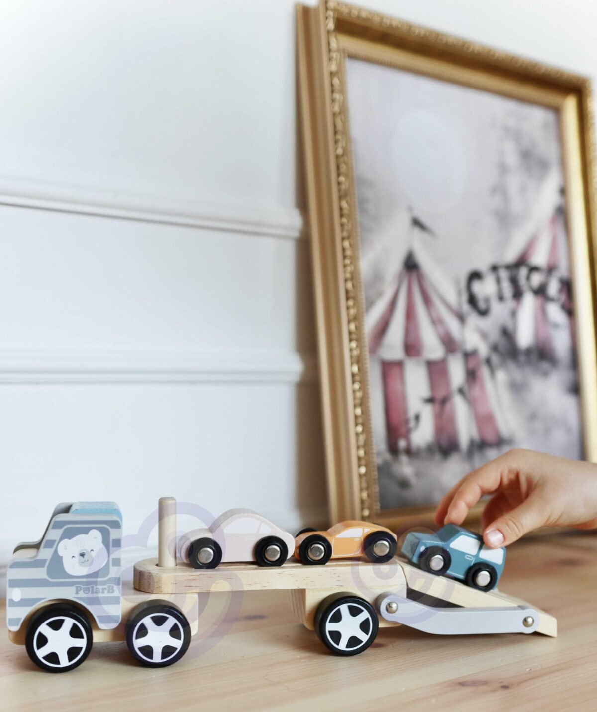 Medinis autovežis su automobiliais – Paveikslėlis 3