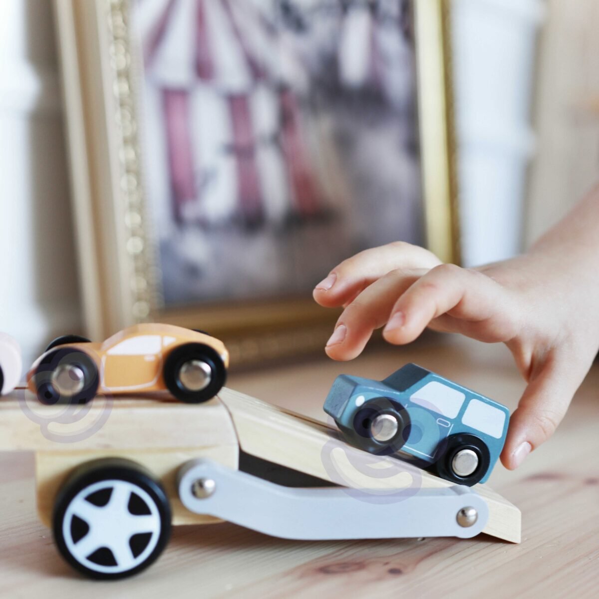 Medinis autovežis su automobiliais – Paveikslėlis 4