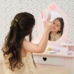 Medinis baltai rožinis tualetinis staliukas su veidrodžiu ir kėdute – Paveikslėlis 6