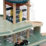 Medinis daugiaaukštis garažas su liftu ir plovykla