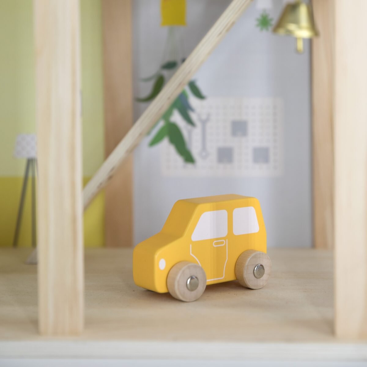 Medinis didelis lėlių namelis su baldais ir priedais – Paveikslėlis 6