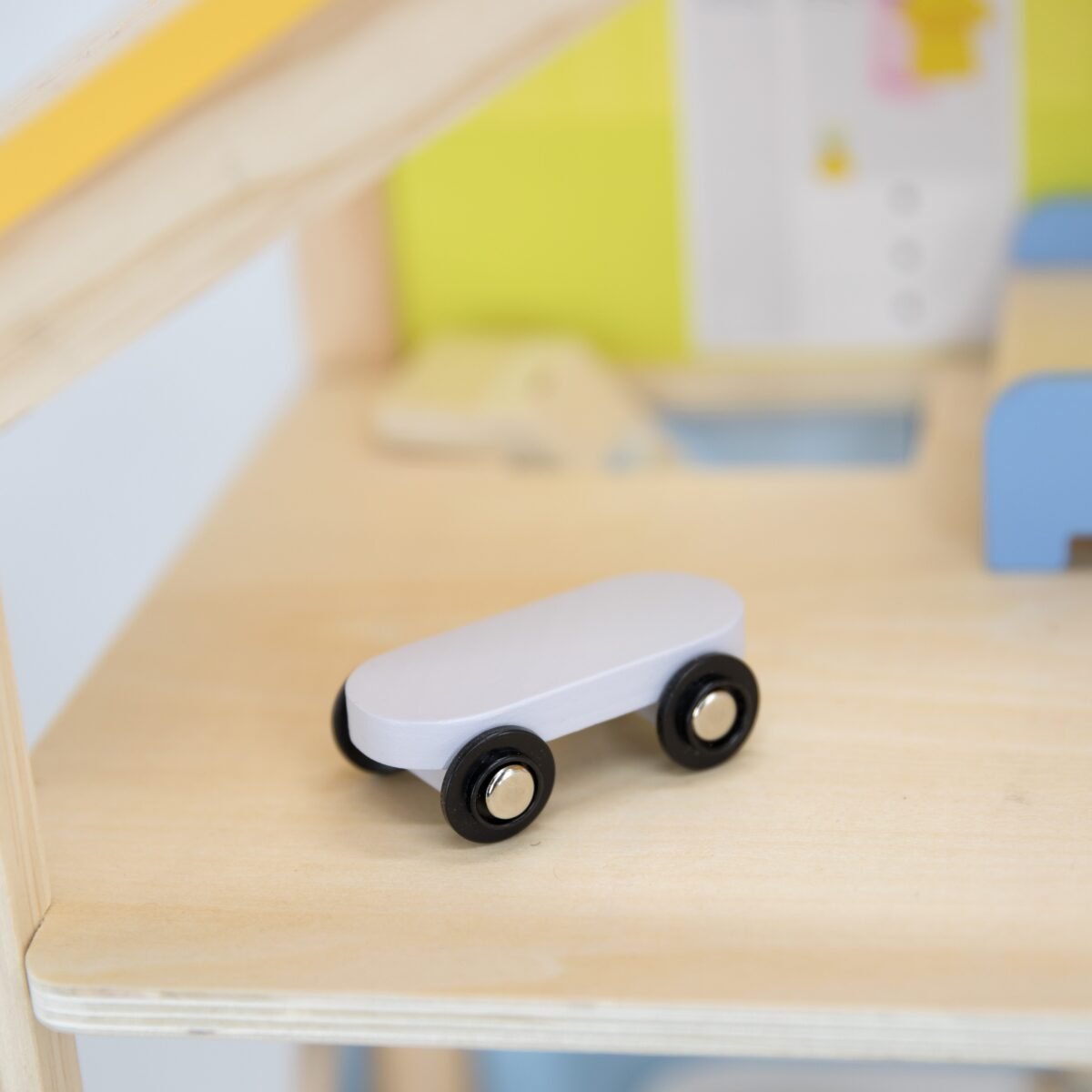 Medinis didelis lėlių namelis su baldais ir priedais – Paveikslėlis 8