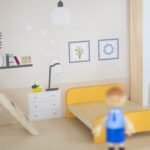 Medinis didelis lėlių namelis su baldais ir priedais