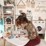 Medinis gimtadienio tortas su braškėmis, žvakutėmis ir pjaunamomis dalimis – Paveikslėlis 5