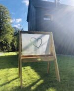 Medinis lavinamasis molbertas su dvipuse lenta ir lentyna