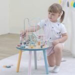 Medinis lavinamasis staliukas su karoliukų labirintu