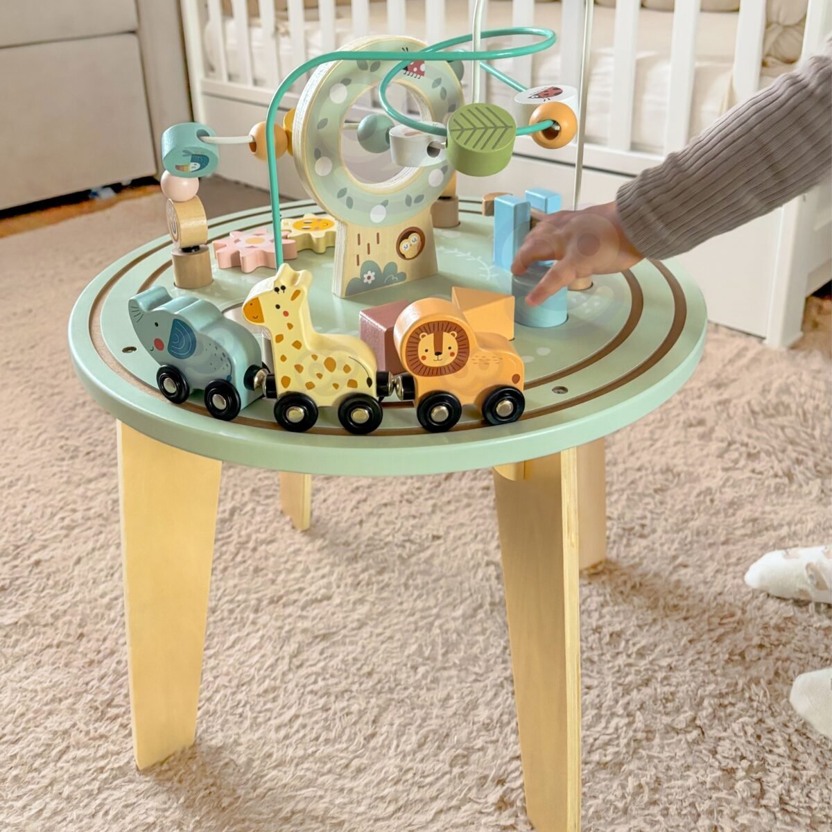 Medinis lavinamasis staliukas su motorikos kilpa ir rūšiuokliu – Paveikslėlis 6