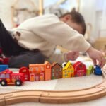 Medinis miesto statybos rinkinys su figūrėlėmis – Paveikslėlis 3