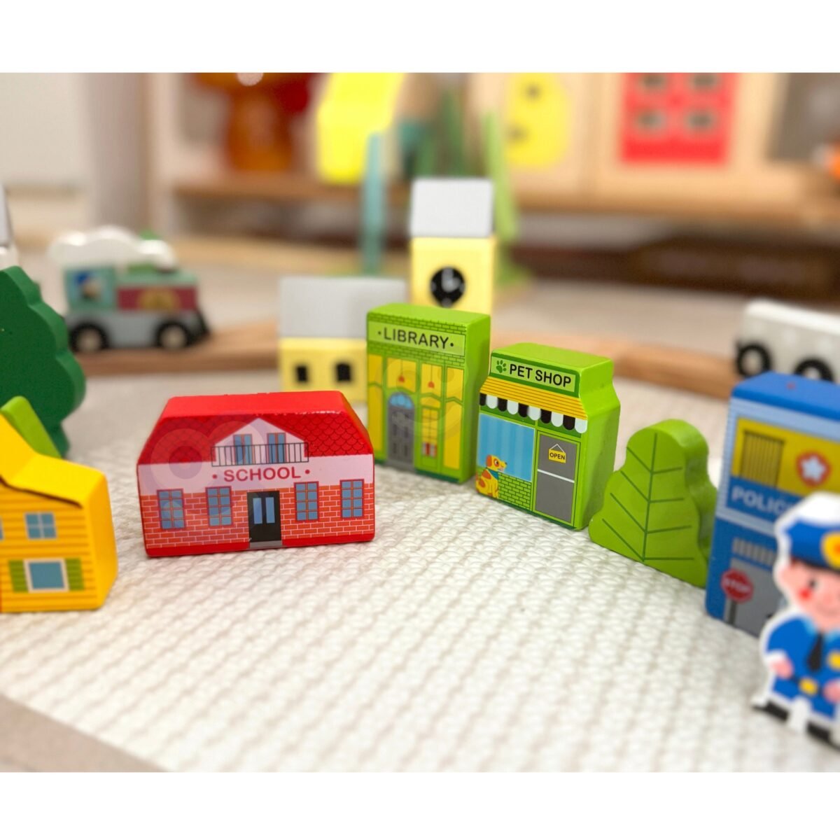 Medinis miesto statybos rinkinys su figūrėlėmis – Paveikslėlis 6