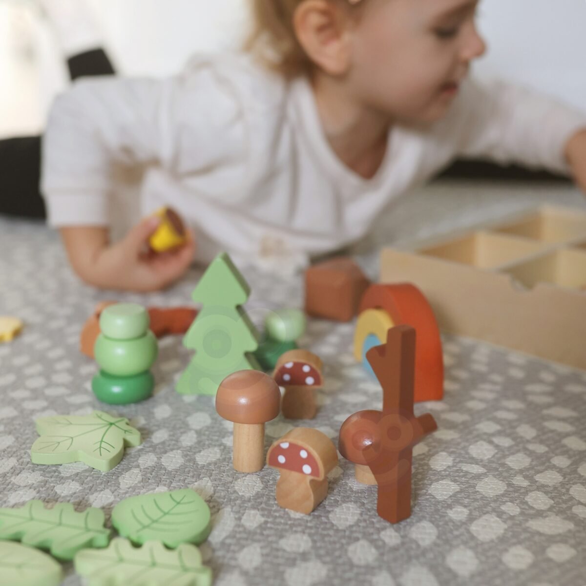 Medinis miško kaladėlių rinkinys su kreidine lenta – Paveikslėlis 9