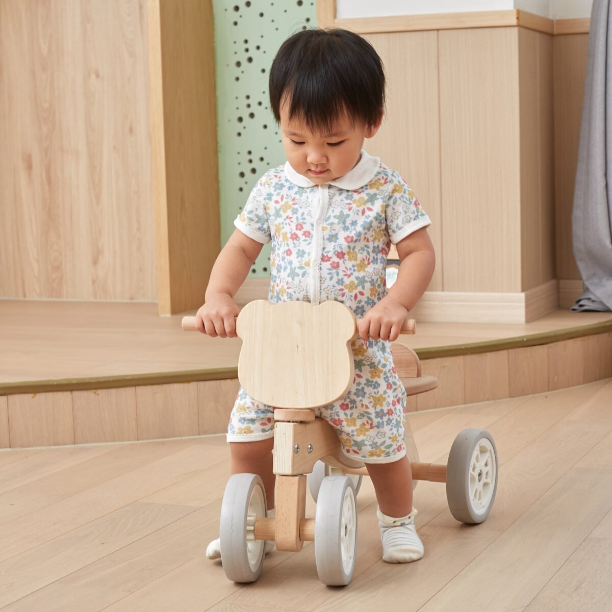 Medinis paspiriamas poliarinis meškutis minkštais ratais – Paveikslėlis 4