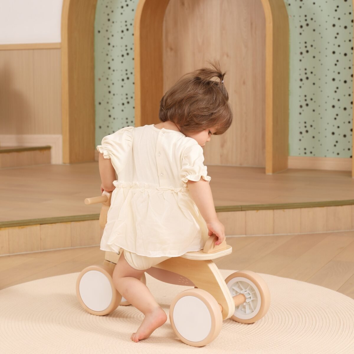 Medinis paspiriamasis meškiukas tyliais EVA ratais – Paveikslėlis 8