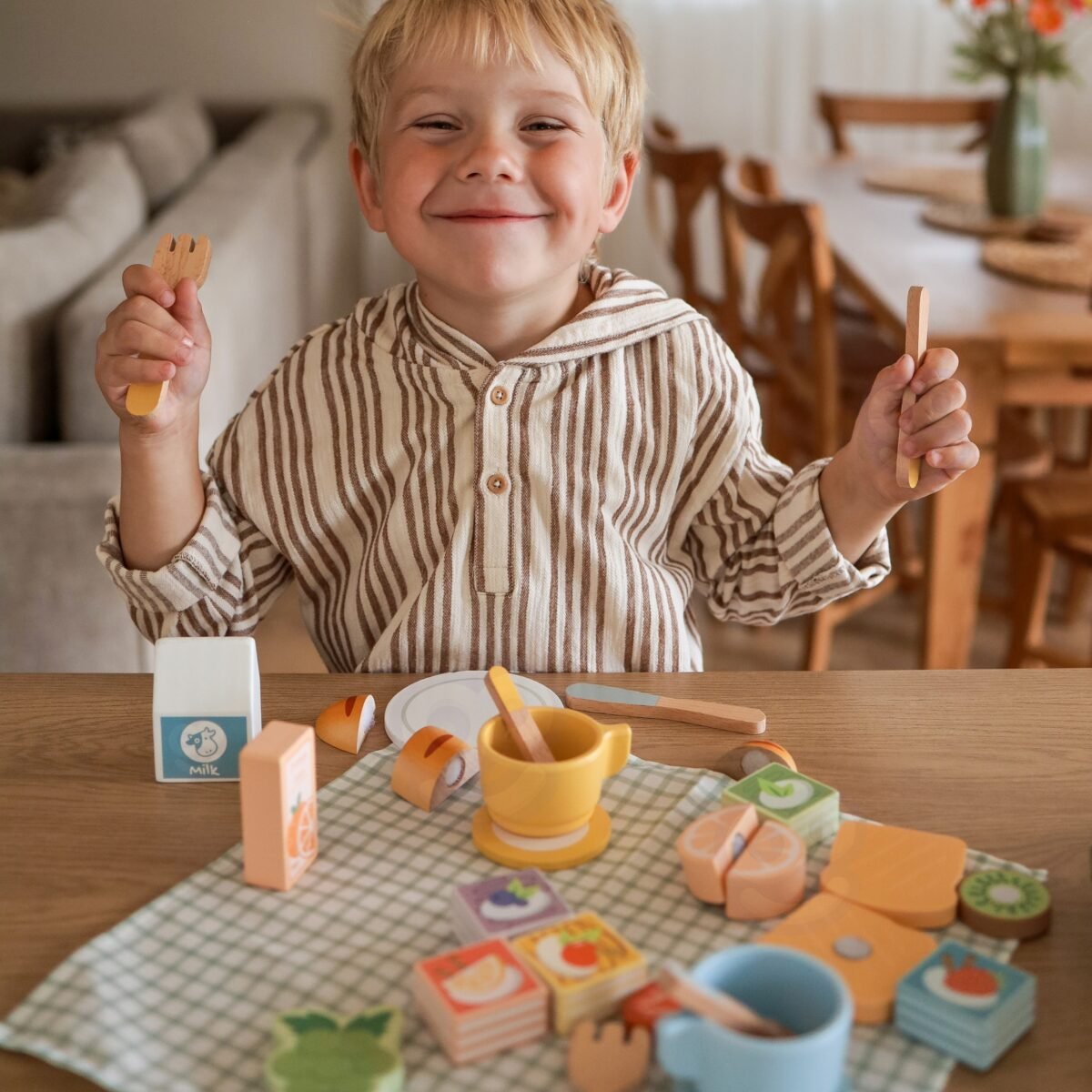 Medinis pikniko rinkinys lagaminėlyje su pjaustomais vaisiais ir pusryčių priedais – Paveikslėlis 2