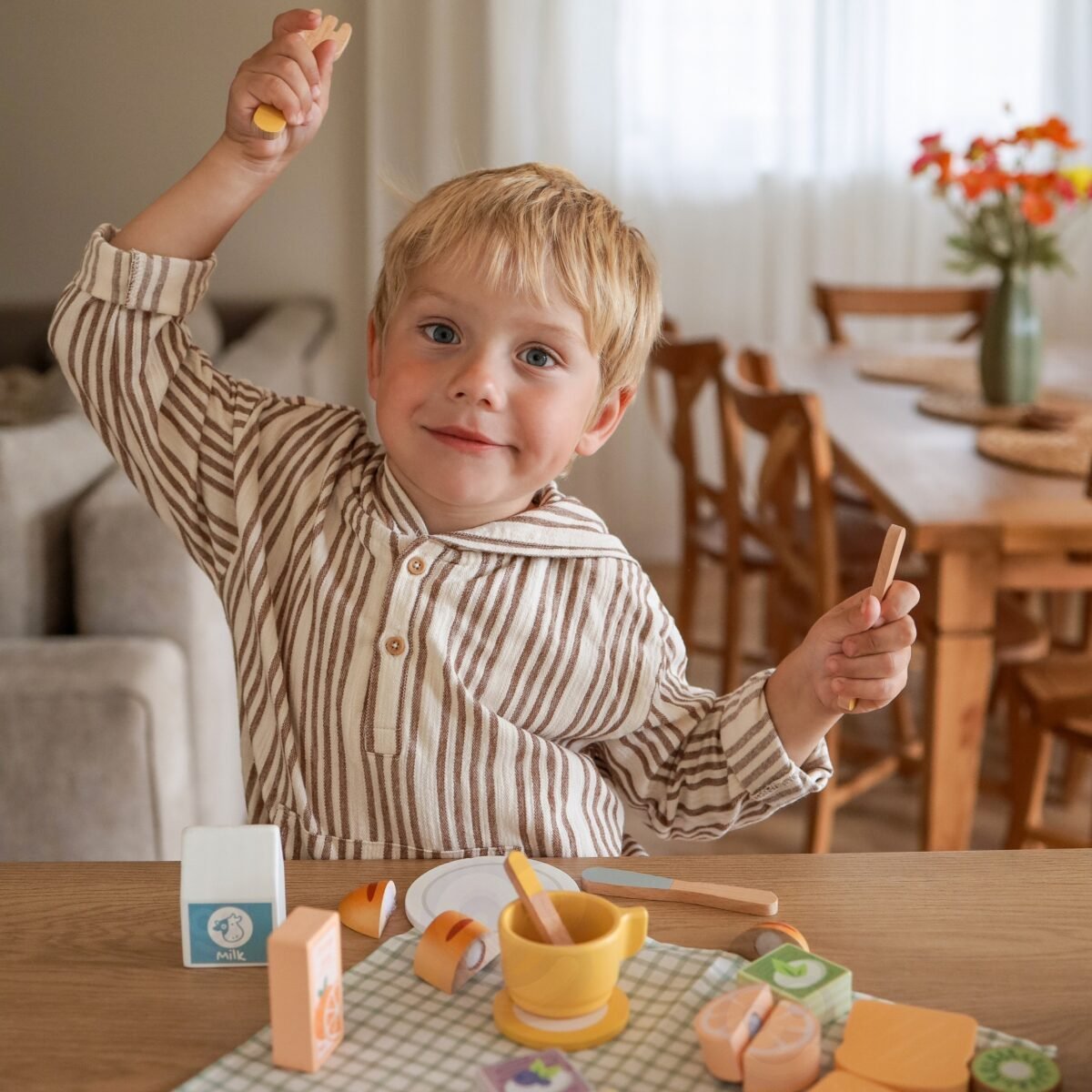 Medinis pikniko rinkinys lagaminėlyje su pjaustomais vaisiais ir pusryčių priedais – Paveikslėlis 7