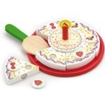 Medinis pjaustomas gimtadienio tortas su priedais