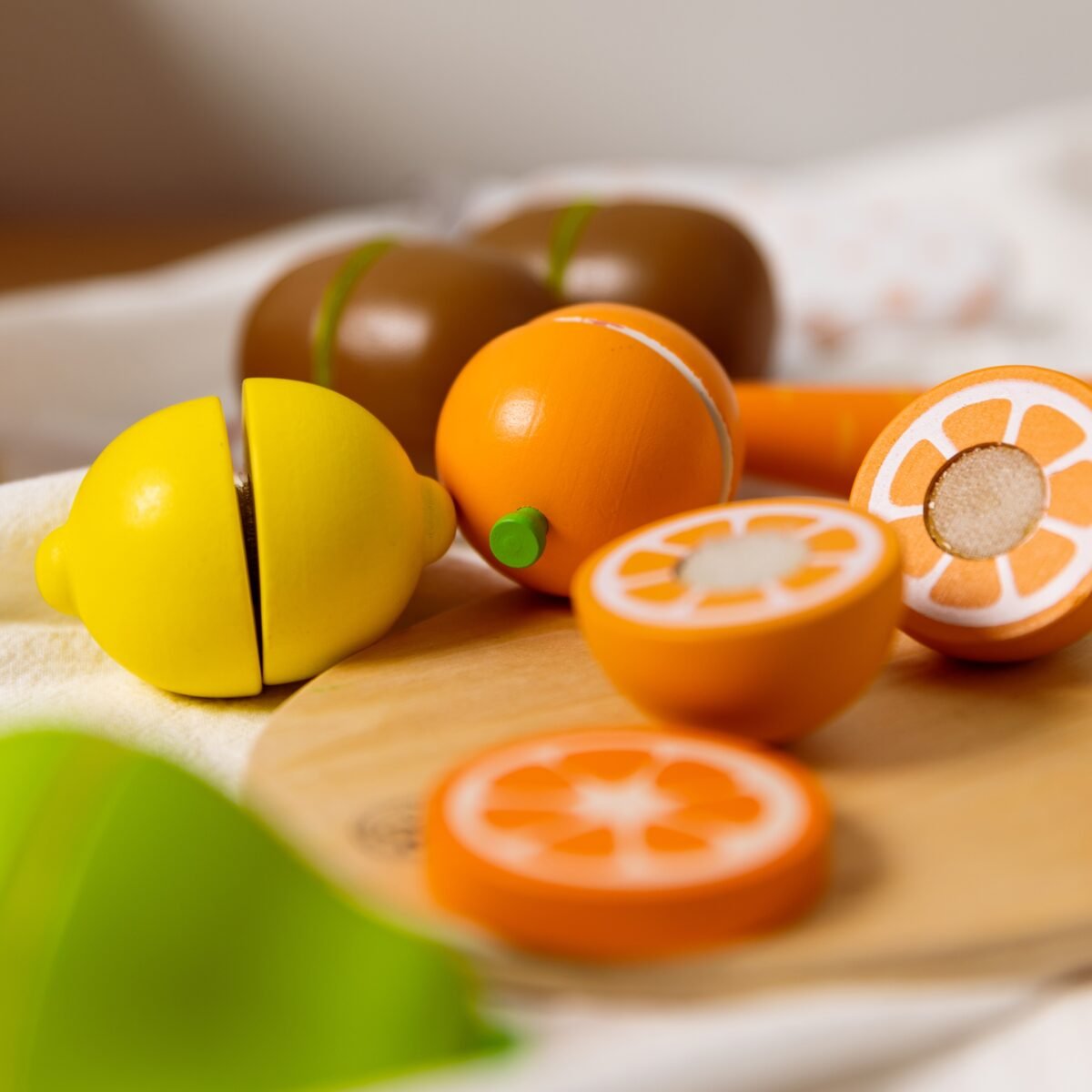 Medinis pjaustomų vaisių rinkinys su lipukais – Paveikslėlis 7