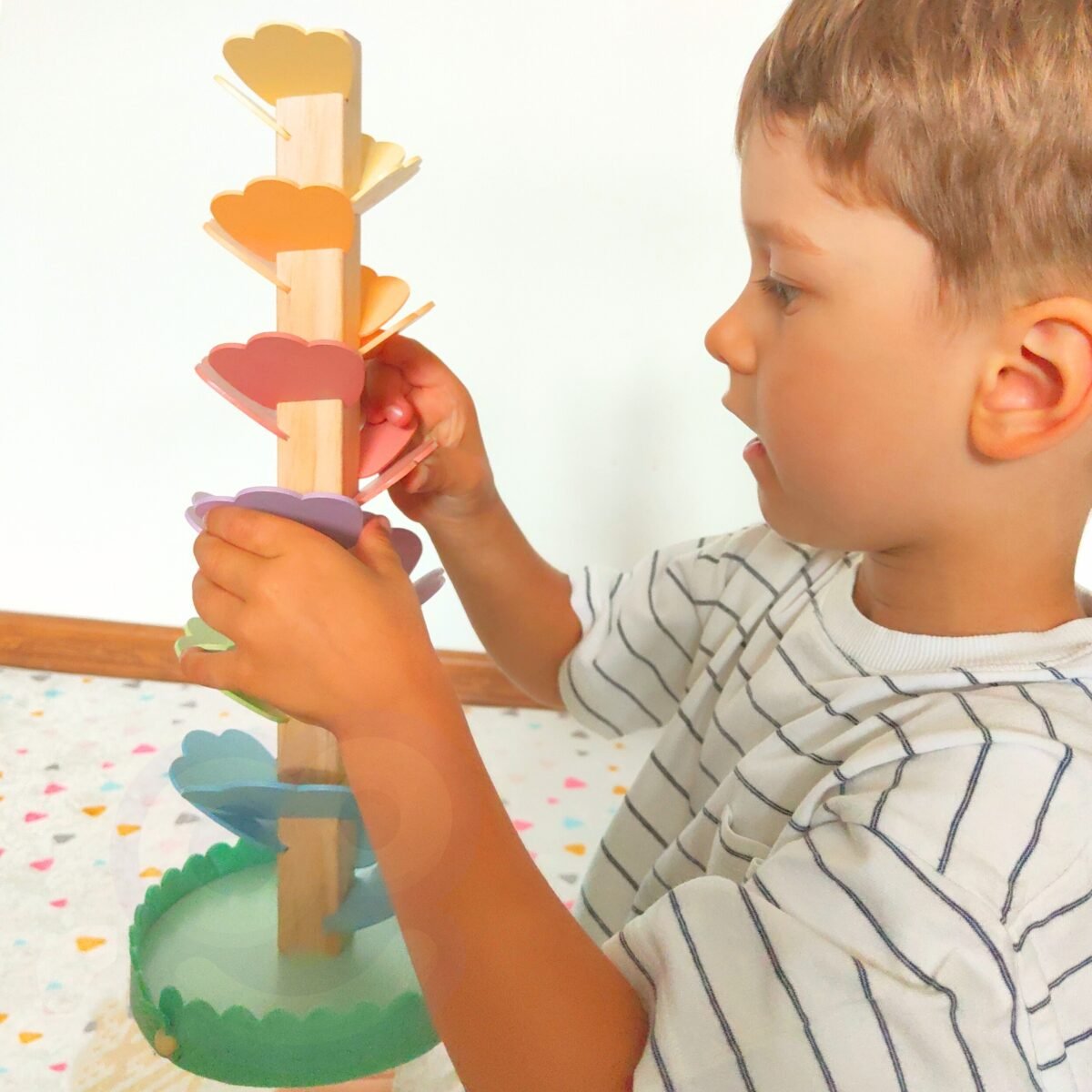 Medinis spiralinis rutuliukų bokštas su garsais – Paveikslėlis 3