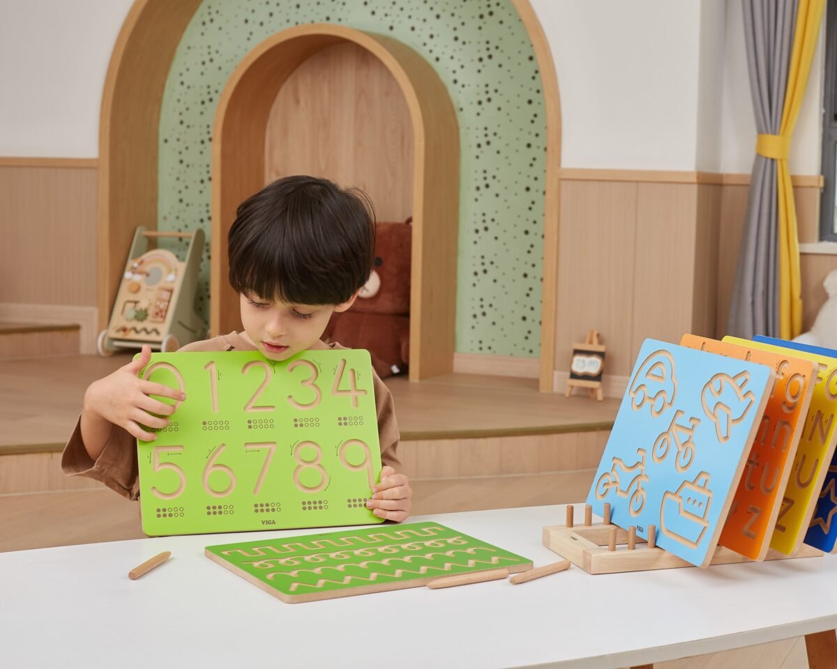 Medinis stovas dėlionėms ir piešimo lentoms – Paveikslėlis 3