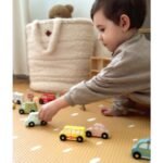 Medinis transporto priemonių ir kelio ženklų rinkinys medinėje dėžutėje – Paveikslėlis 2