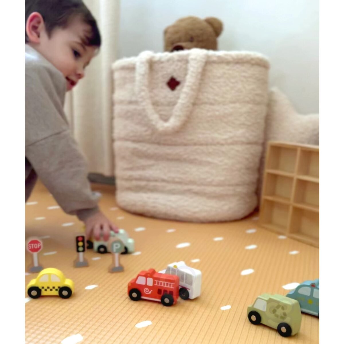 Medinis transporto priemonių ir kelio ženklų rinkinys medinėje dėžutėje – Paveikslėlis 3