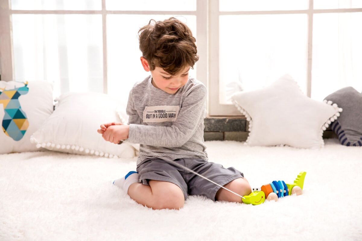 Medinis traukiamas krokodilas su garsu – Paveikslėlis 7